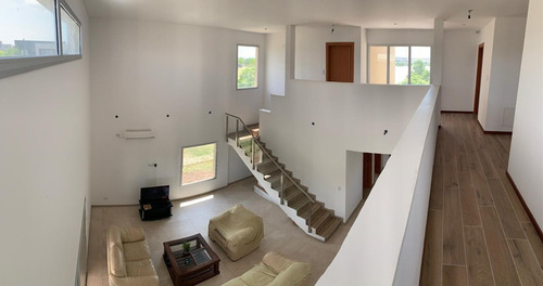 Imagen 10 de 14 de Puertos Escobar Barrio Vistas