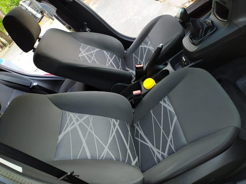 Ford Fiesta 1.6 Kinetic Design - Acepto Permutas