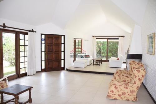 Casa En Roosevelt, 3 Dormitorios *- Ref: 3277