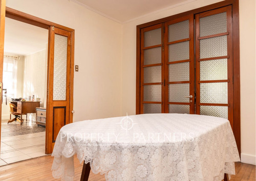 Casa Ideal Para Oficinas O Uso Comercial Por Su Ub...