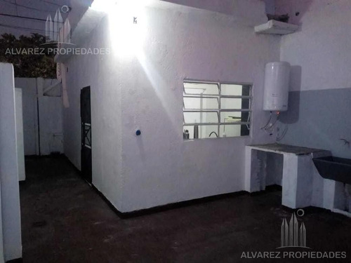 Imagen 1 de 9 de Casa 3 Ambientes Venta Caseros Oportunidad