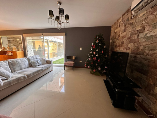 Casa En Venta 5 Dormitorios En Barrio Privado Aguadas - Funes