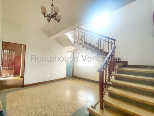 Amplia Casa De 2 Niveles ,para Remodelar A Su Gusto En Venta Ubicada En El Paraíso 25-17760