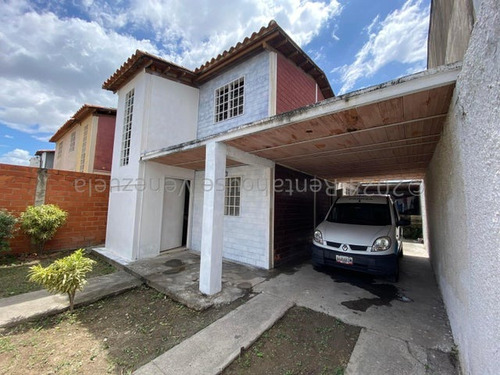 Casa En Venta En Urb. Santa Rita, Sector Santa Rita 24-19795 Hp