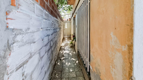 Venta/permuta - Casa De Pasillo A Reciclar. Ludueña, Rosario.