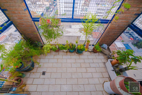 Departamento De 2 Ambientes De 53,73 M2. Piso Alto, Balcón. Cochera Fija. Apto Profesional. Flores