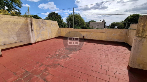 Casa En Lote Propio Con Patio Y Terraza