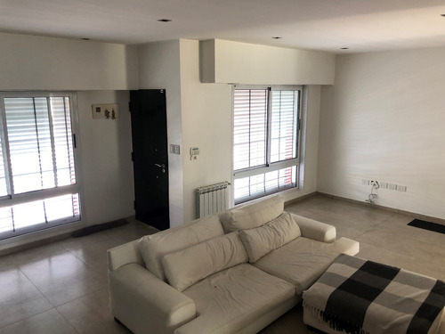 Casa En Venta De 3 Dormitorios En La Plata