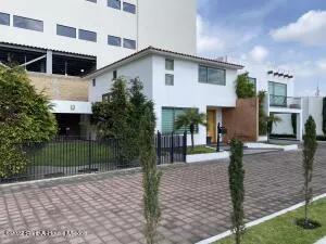 Casa En Venta En Rancho El Silencio Calle Adolfo López Mateos 23-363