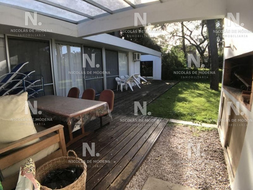 Casa En Venta Playa Brava 3 Dormitorios- Ref: 2568