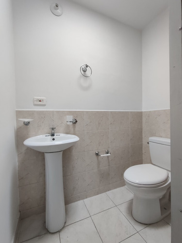 Casa En Arriendo En Prados Del Este. Cod A17873