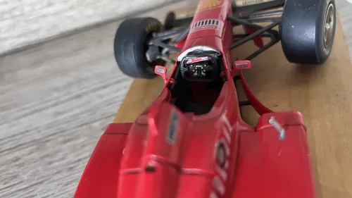 Coleção Ferrari Formula 1 Shell Closed Box! ! Cor: Vermelho