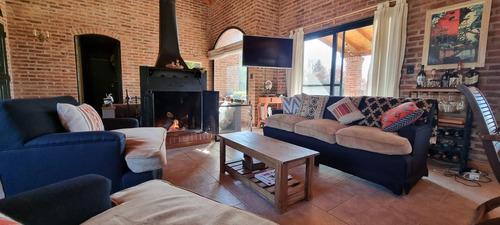 Imagen 11 de 19 de Chalet De Categoria Sobre 10.000 M2 - Barrio Los Robles (disponible Alquiler Temporada Verano)