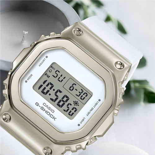 Reloj Casio Dama Gm-s5600g-7d G-shock Antigolpe Sumergible Color de la malla Blanco Color del bisel Dorado Color del fondo Blanco