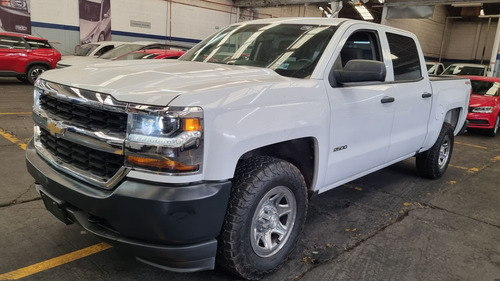 Imagen 1 de 10 de Chevrolet Silverado 2017 5.3 V8 2500 Ls Doble Cabina 4x4 At
