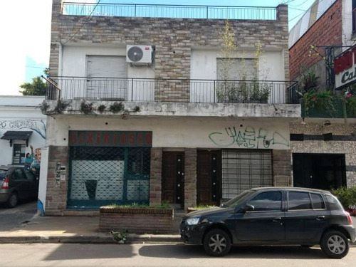 Imagen 1 de 4 de En Block 2 Locales Mas Departamento A Mts. De La Universidad Moron Venta