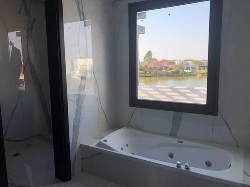 Imagen 14 de 21 de Casa Al Lago En Los Castores