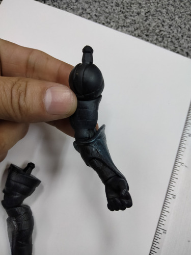 Dc Multiverse Ares Cnc, Pierna Derecha Y Brazo Izquierdo (2) (Usado)