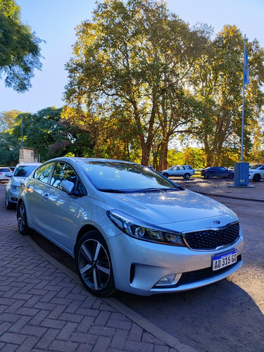 Kia Cerato 2.0 Sx At6 4 p