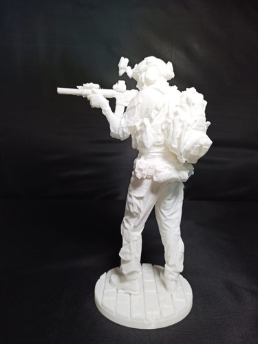 Soldado Moderno Con Arma, 20cm De Altura, Blanco