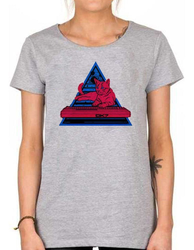 Remera De Mujer Gato Triangulo Arriba De Un Piano