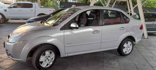 Imagem 1 de 9 de Fiesta Sedan  1.0  Class 2010