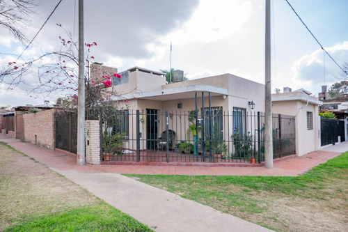 Venta - Casa - 3 Dormitorios - Fisherton, Rosario