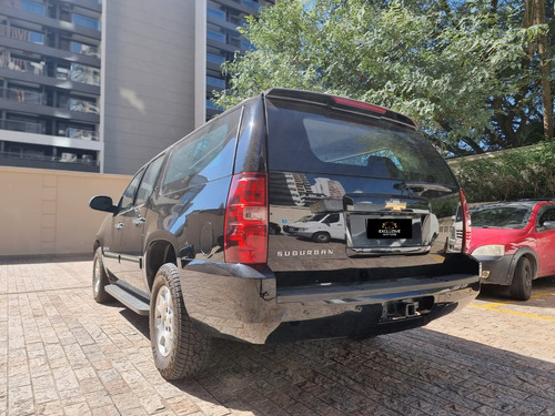 Chevrolet Suburban 5.3 Lt V8 4x4 Gasolina 4p Automático 2011