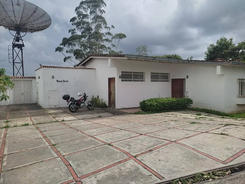 Se Vende Casa 310,73 M2 C Y  1.292m2 T 4h+s/ 4b+s/ 6pe El Hatillo