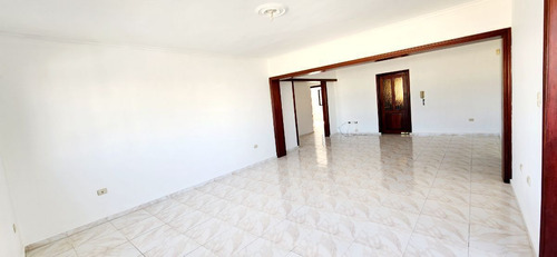 Amplio Apartamento De 3 Habitaciones Venta En Serralles