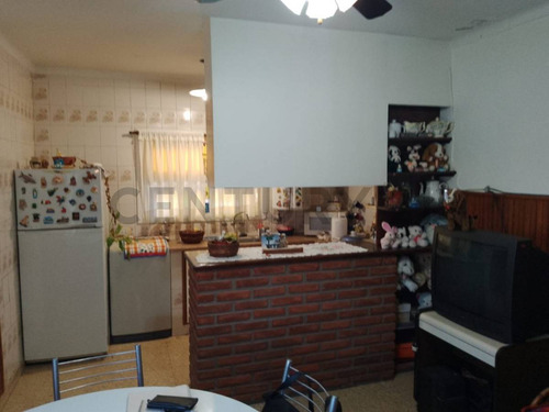 Casa De 4 Ambientes Con Departamento Barrio Las Avenidas Id 67920