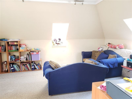 Casa En Venta De 4 Dorm. En Peñalolén