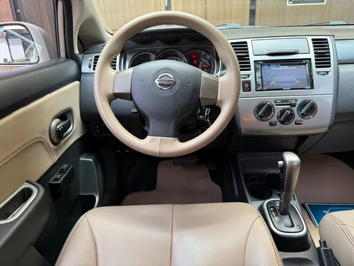 Nissan Tiida Mío Automático Cuero 2012