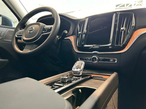 Volvo XC60 2.0 T8 Ultimate Recharge (Plug-In) 5P Hibrido