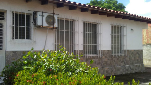 Casa Vacacional Para Empresas, Retiros Y Campamentos En Canales De Rio Chico Con Salida Al Lago