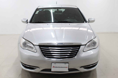 Imagen 8 de 15 de Chrysler 200 2012 4 Cilindros