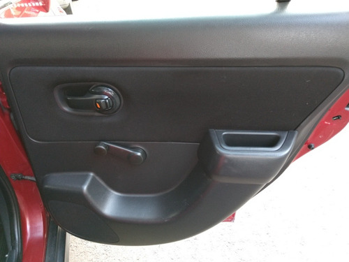 Imagen 9 de 15 de Nissan Tiida Comfort 1.8 6 Vel.