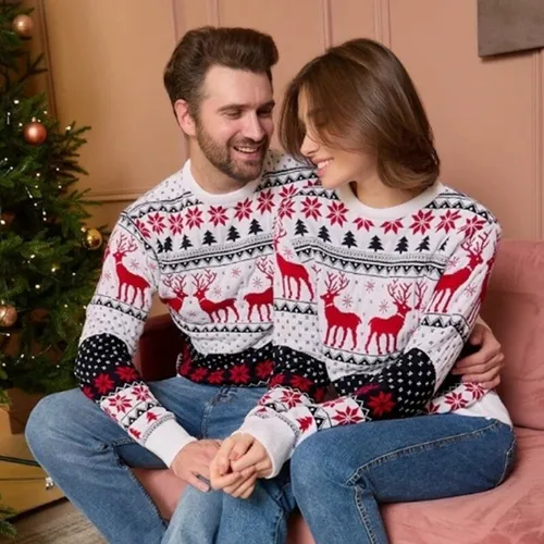 Suéteres navideños parejas sales