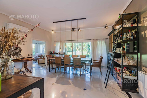 Imagen 12 de 30 de Casa En Venta En Barrio Privado Septiembre Con Seis Dormitorios - Maroto Propiedades-