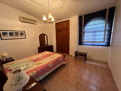 ¡venta! Casa Quinta En Urb. El Castaño, Maracay.