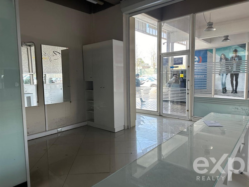 Arriendo Local Comercial Con Alto Trafico En Avda La Dehesa