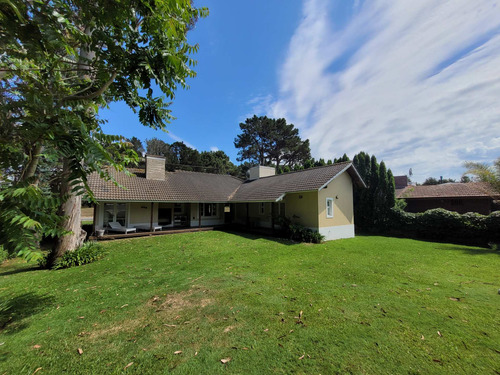 Imagen 11 de 21 de Casa En Alquiler- Zona Golf- 4 Ambientes + Dependencia-garage-2023