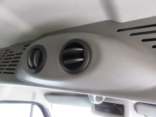 Imagem 12 de 14 de Renault Master Executiva Preta