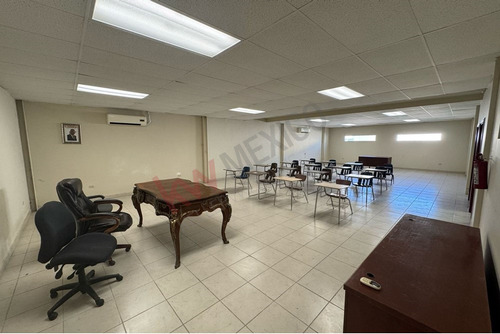 Terreno Con Edificio Comercial En Venta Ubicado En Centro Civico