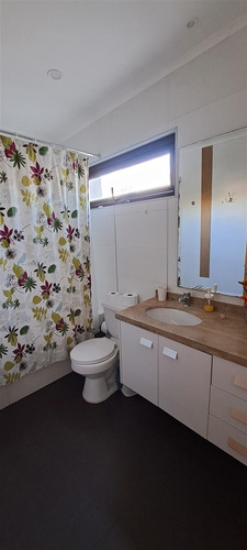 Casa En Arriendo De 4 Dorm. En Lomas De Montemar Concón