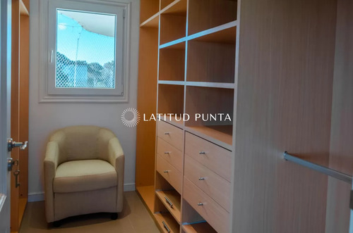 Veramansa, Apartamento De 3 Dormitorios Más Dependencia