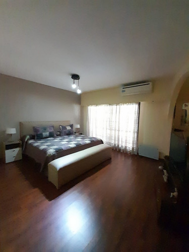 Imagen 13 de 23 de Chalet 7 Amb En 3 Plantas S/lote De 258m2. Impecable Estado.