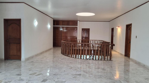 Residencia De Alta Plusvalía En El Corazón De Querétaro Con Uso De Suelo Mixto Inversión Garantiz...