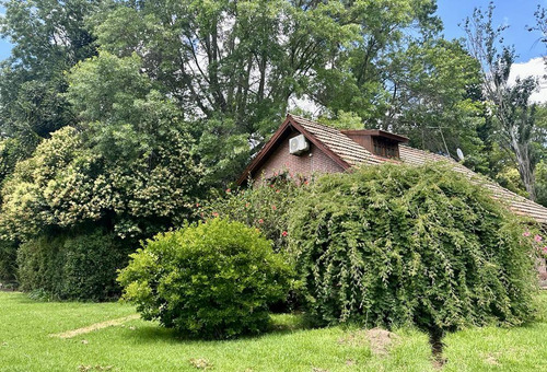 Casa Con Hermosa Arboleda, Gran Pileta Y Parque