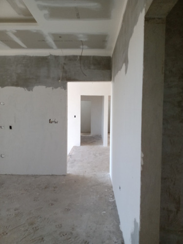 Imagen 9 de 25 de Espectacular Casa Para Estrenar De 4 Habitaciones, 7 Parqueos Y 510 Metros De Construcción